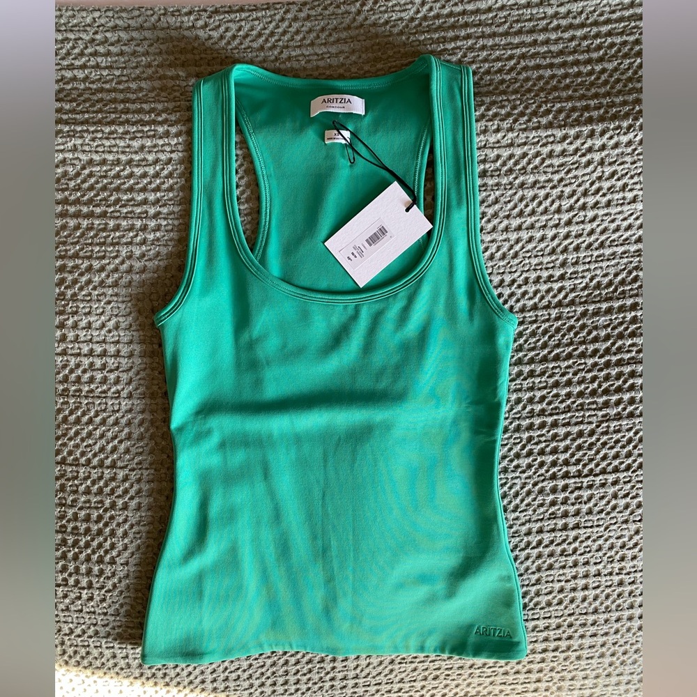 NWT Aritzia Contour Affirm Tank in Court Green